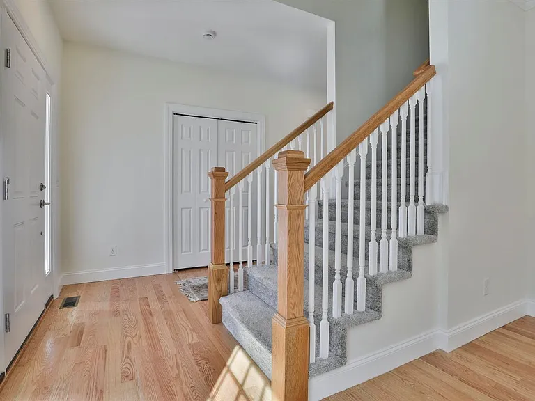 22 Reeds Ferry Way — Photo 7