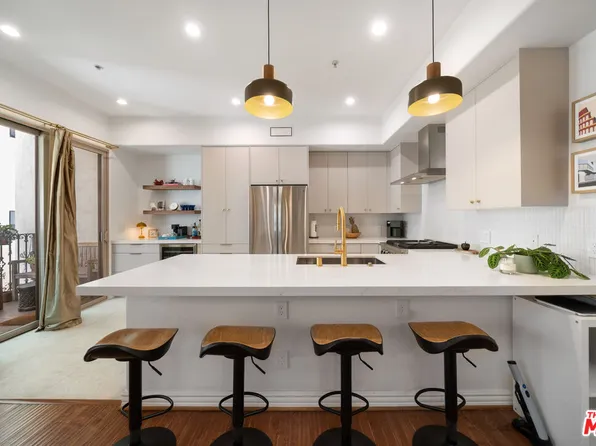 10913 Whipple St Unit 205, Toluca Lake, CA 91602