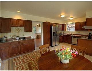 4th image of 5642 Evelyn Ct