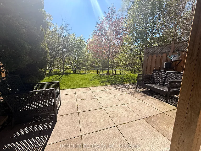 2272 Mowat Ave #42 — Photo 21