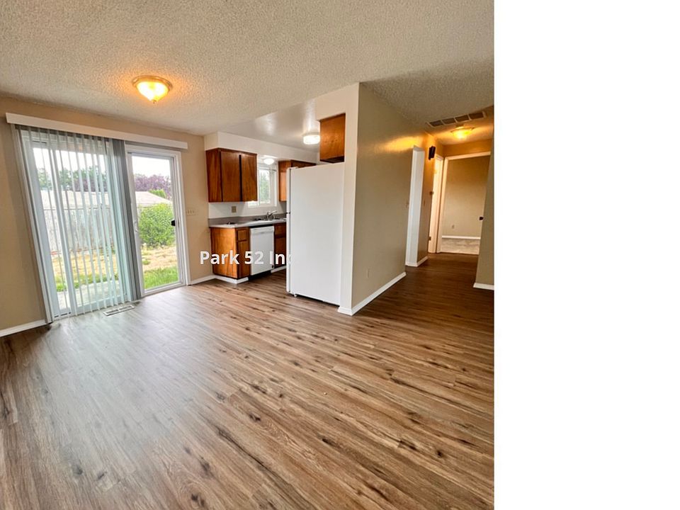 Zou 1317 Duplex 1317 10th Ave NW Puyallup WA Zillow
