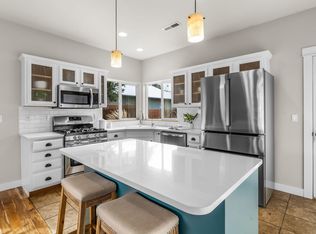 20649 Honeysuckle Ln, Bend, OR 97702