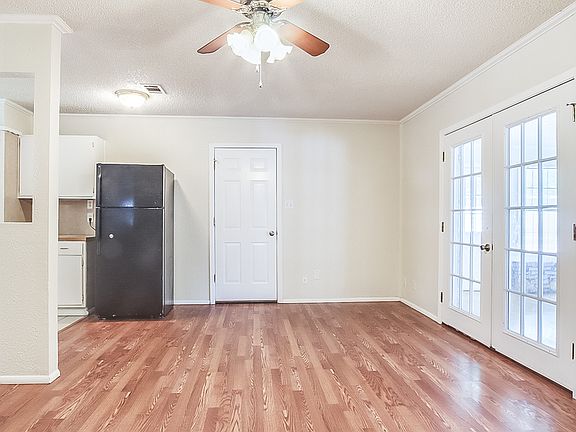 3rd image of 101 S Cherry Ln