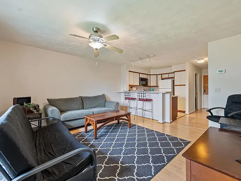 1470 Seneca Dr #F — Photo 4