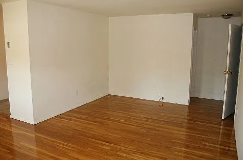 586 Main St — Photo 10