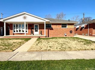 1772 Lakeview St, Trenton, MI 48183