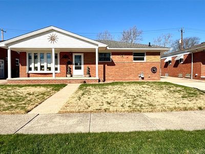 1772 Lakeview St, Trenton, MI, 48183