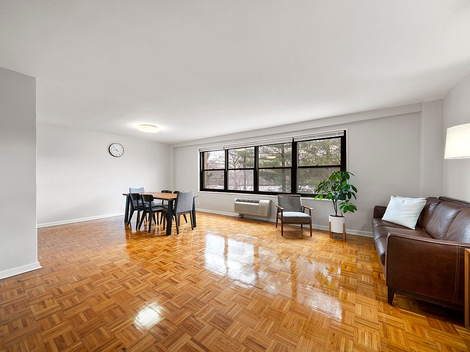 1st image of 2348 Linwood Ave APT 1N