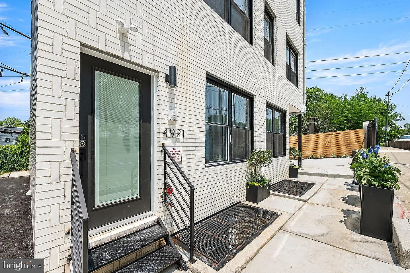 2 bed, 784 sqft, $1,600 — Photo 3