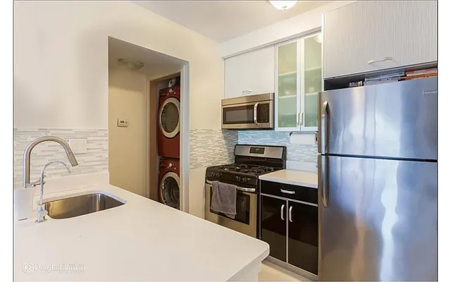 Rented by Douglas Elliman | media 15