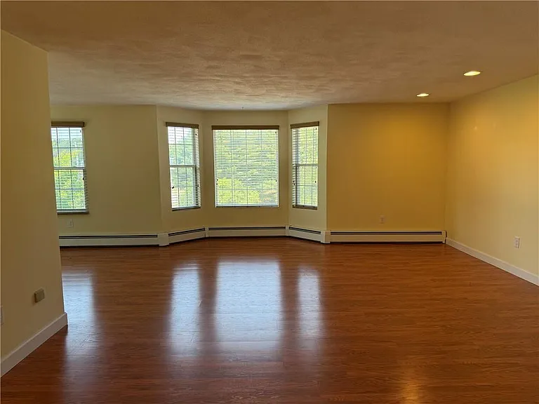 29 Swan Ct — Photo 13