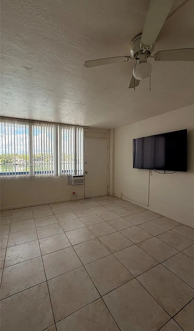 Amd Pl Of 2nd Ocean Front — Photo 1