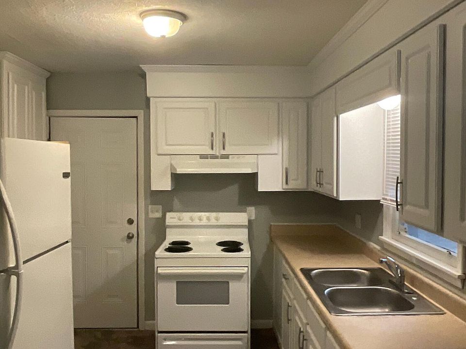 2nd image of 2845 Wells Dr