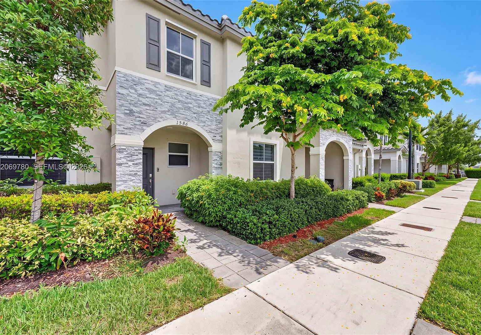 3 bed, 2.5 bath, 1483 sqft, $2,500 — Photo 1