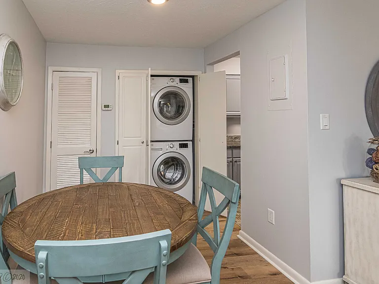 101 E Lockhaven Dr #C — Photo 16