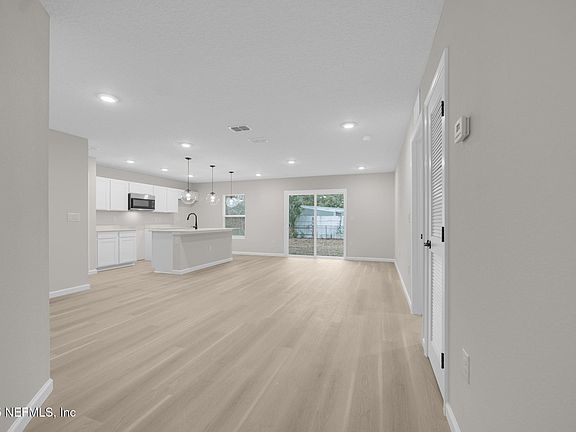 4th image of 2044 HOLCROFT Drive