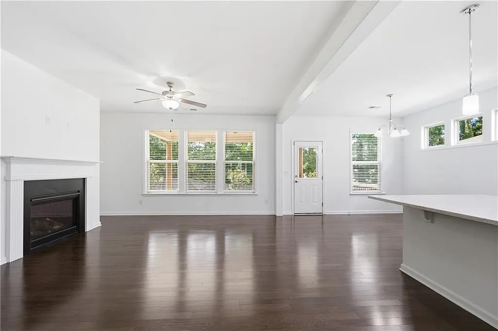 5 bed, 3100 sqft, $3,500 — Photo 2