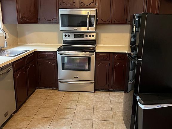 3rd image of 864 Wehrle Dr