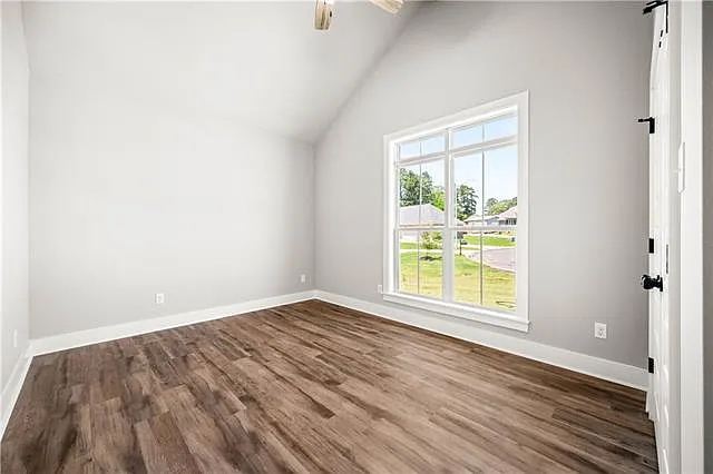 537 Feliciana Dr — Photo 28