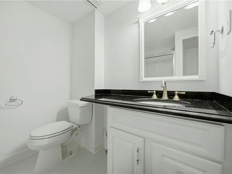 2220 Spring Mill Cv — Photo 34