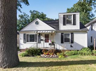 918 W Battell St, Mishawaka, IN 46545