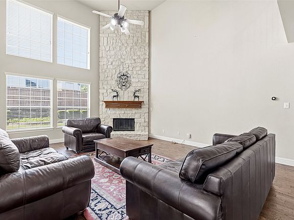 3rd image of 357 Spring Meadow Dr
