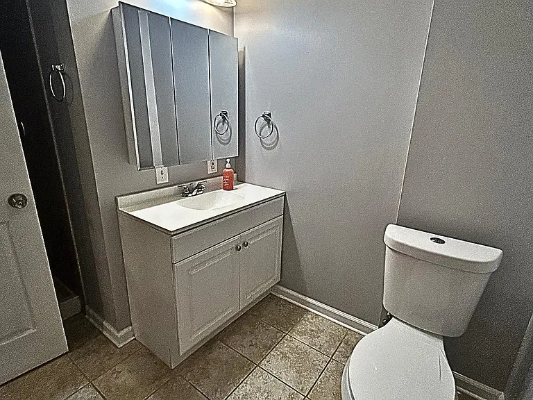 715 Acorn Ct — Photo 5