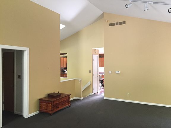 3rd image of 4291 Tacoma Blvd