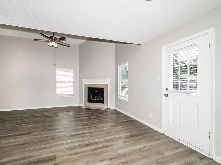 1178 Kenwood Dr — Photo 8