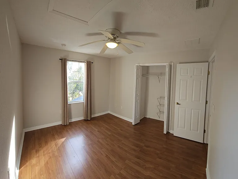 231 NE 28th Ave #101 — Photo 3