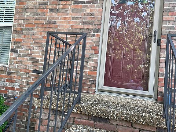 4th image of 709 Emerald Gardens Dr