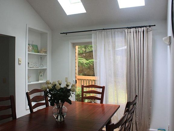 3rd image of 179 E Ross Ln