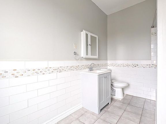 5th image of 146 Hopkins Ave #3