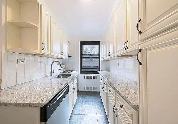 4th image of 135 E 54th St APT 8G