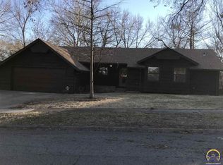 1647 SW 28th St, Topeka, KS 66611