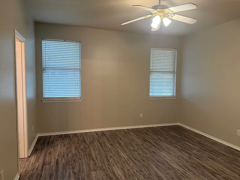 7905 Seven Oaks Ln — Photo 23