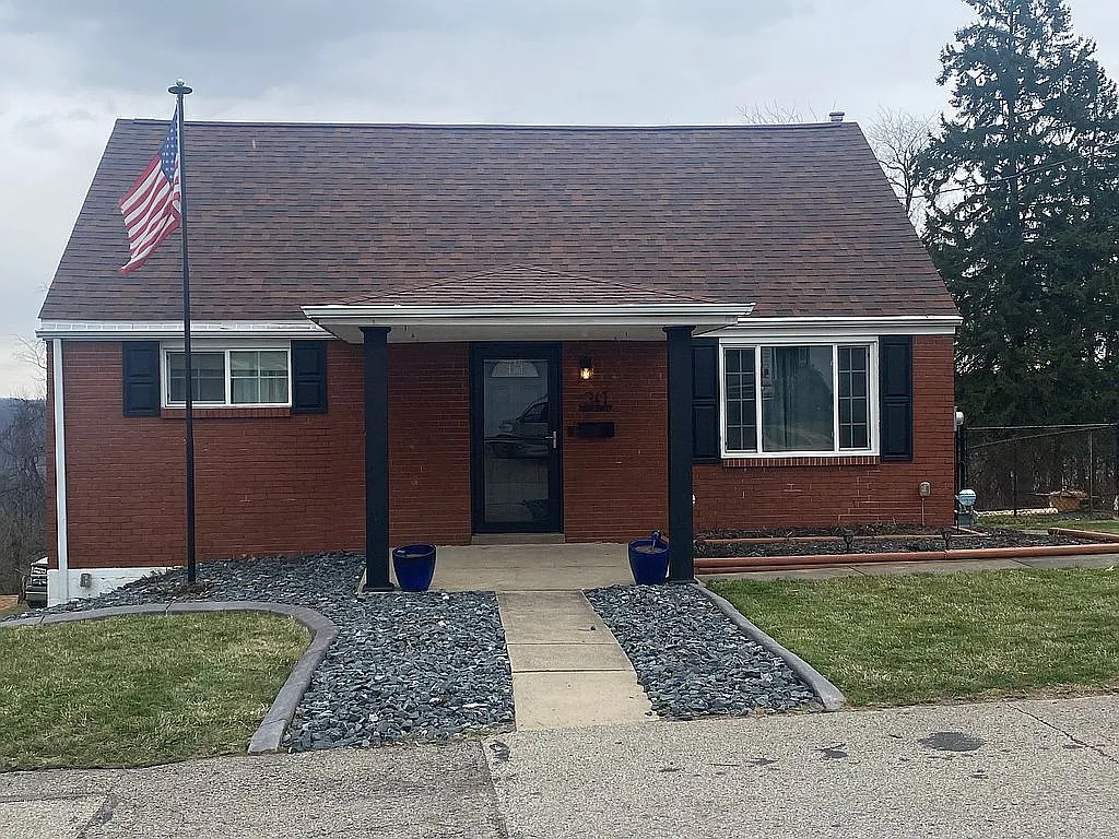 341 Sarah St photo 1