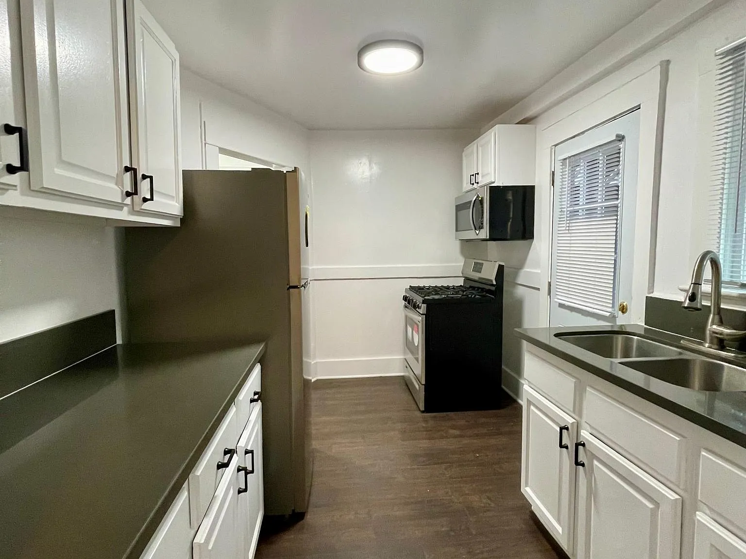 1 bed, 800 sqft, $3,150 — Photo 2