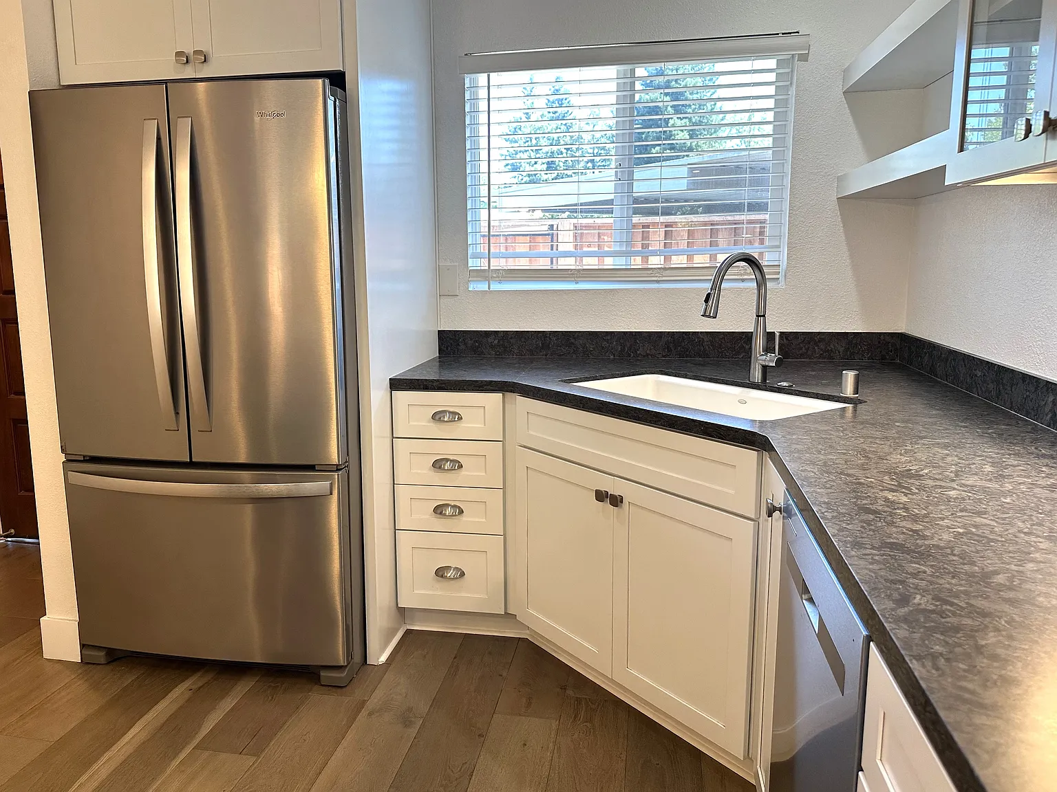 2 bed, 1162 sqft, $2,700 — Photo 3