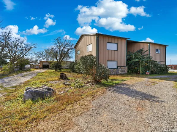 483 SASSMAN RD, Marion, TX 78124