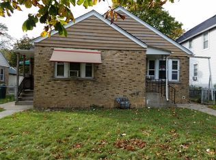 906 S Jackson St, Waukegan, IL 60085