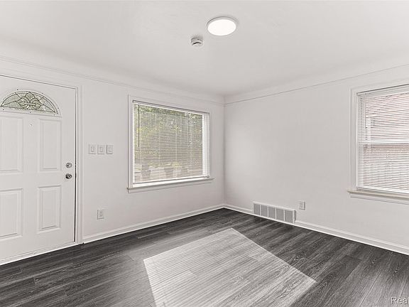 5th image of 19953 Stansbury St