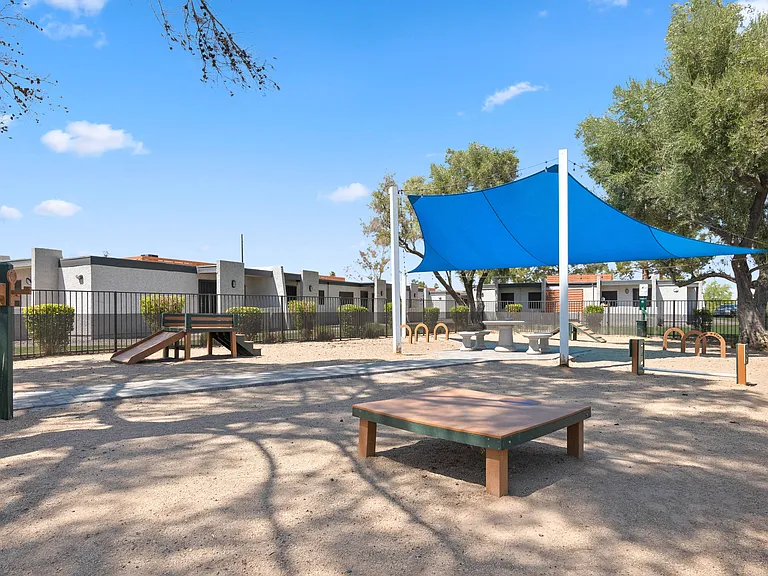 Delano Apartments — Photo 19