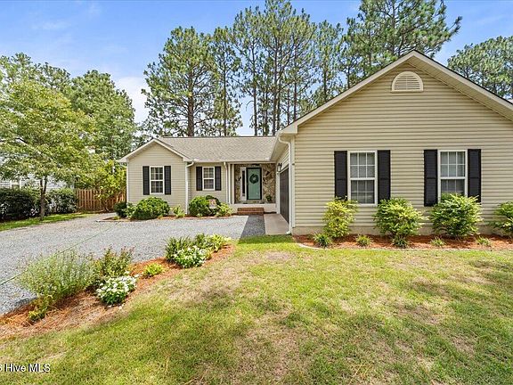 2nd image of 1395 Longleaf Drive E