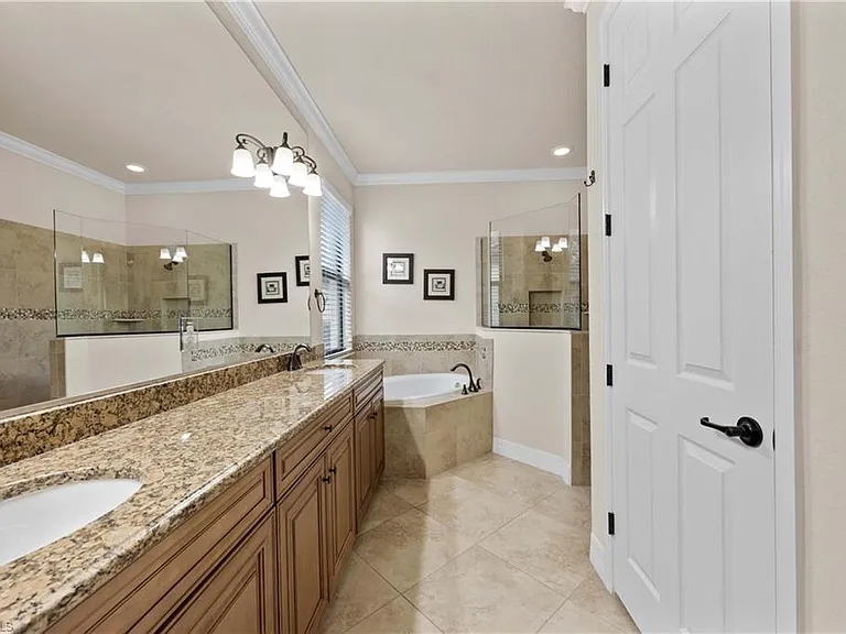 9254 Veneto Pl — Photo 12