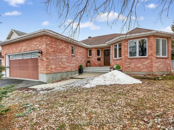 30 Randall James Dr, Ottawa, ON K2S 1M4