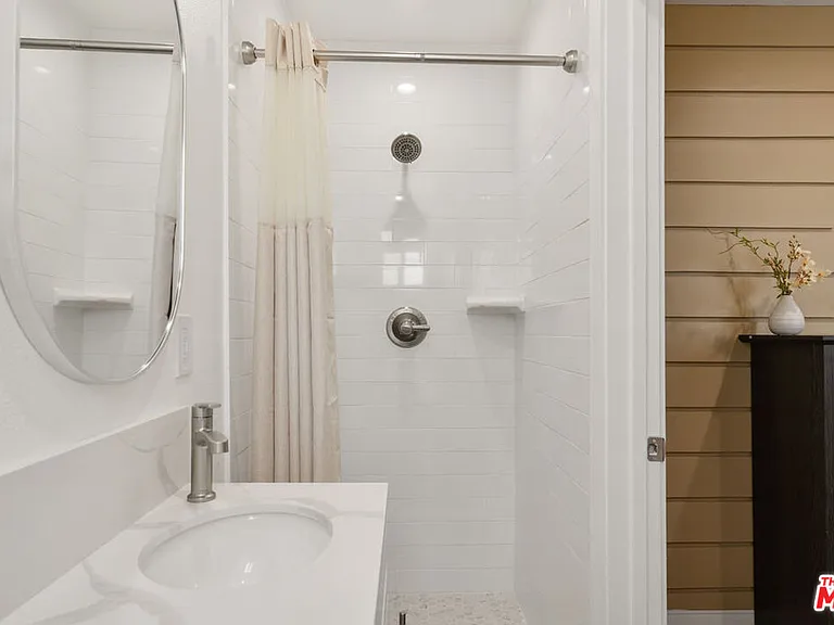 1341 N Mariposa Ave — Photo 62