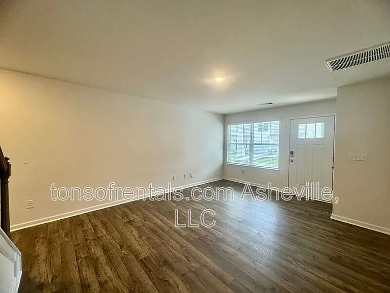 6 Chambers Garden Dr — Photo 5