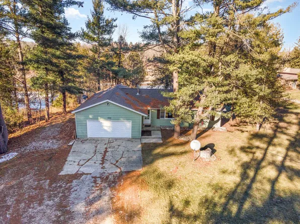 388 W Cedar Dr, Edenville, MI 48620