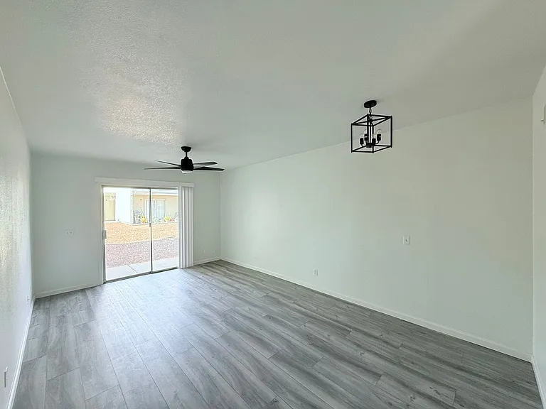 2814 E Kathleen Rd #102 — Photo 7